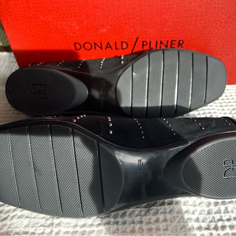 Donald J. Pliner Black Flats Sleek Loafers - Picture 4 of 6